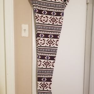 White printed leggings